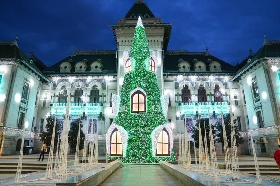 Blue Light Ultracentral Craiova Exterior photo